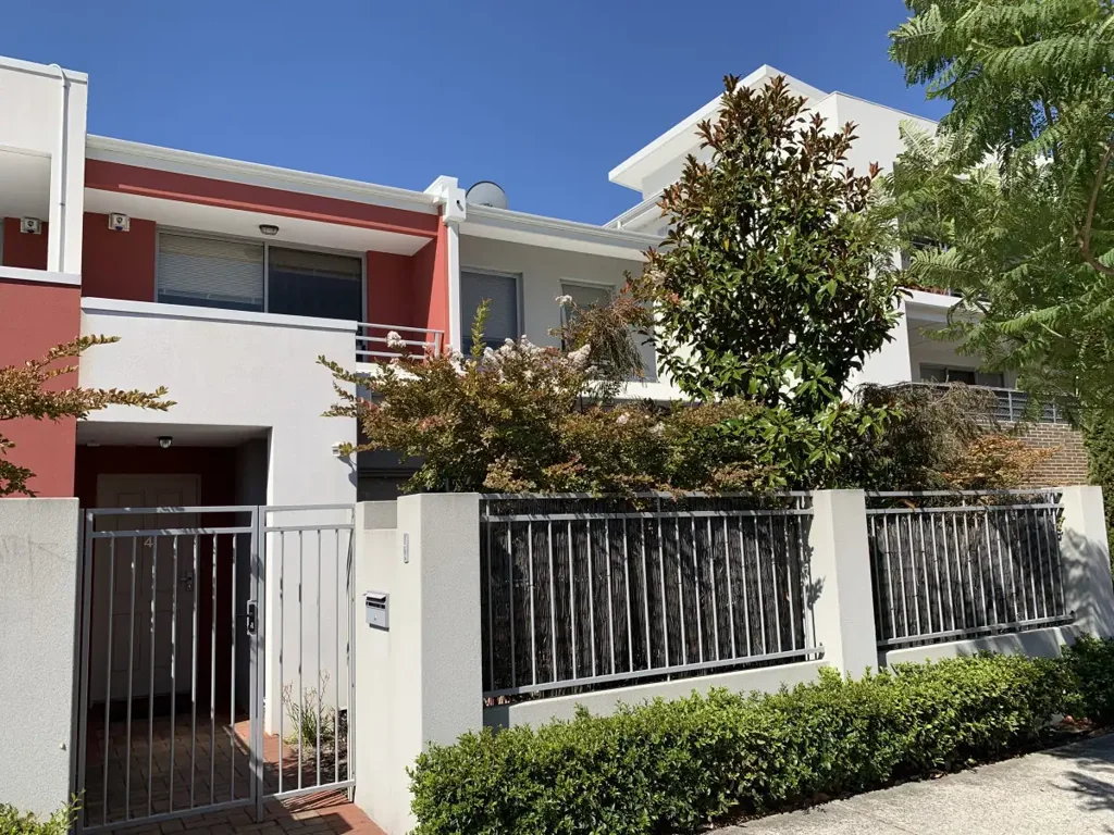 3 x 2 Townhouse in Highgate!