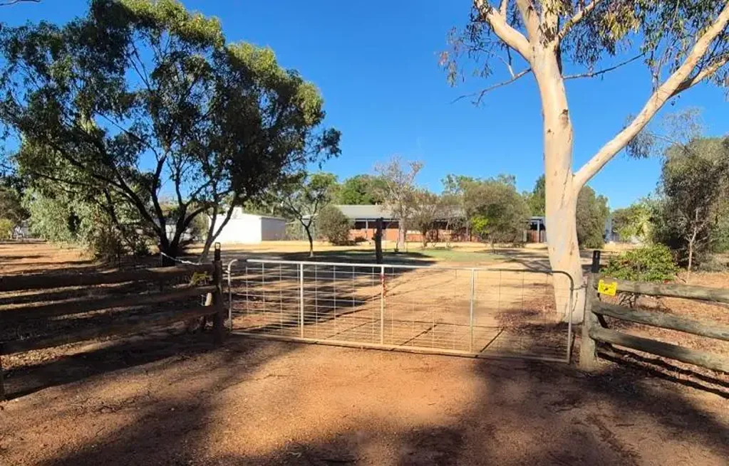 Moora 4部屋 BRICK HOME, 2 SHEDS, 7,031sqm of LAND