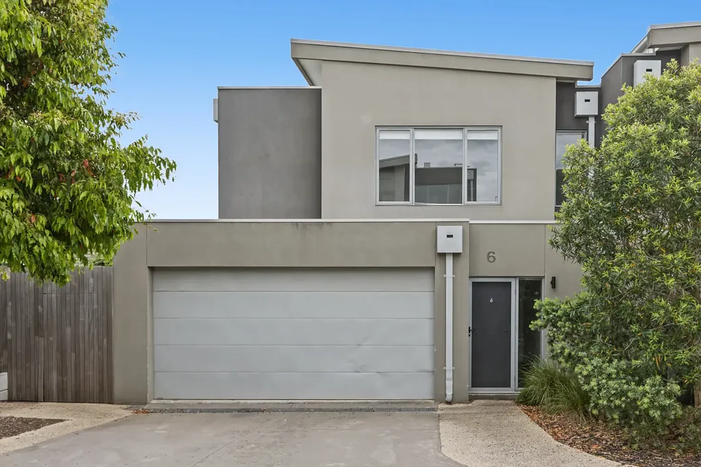Three Bedroom Home In Frankston High School Zone