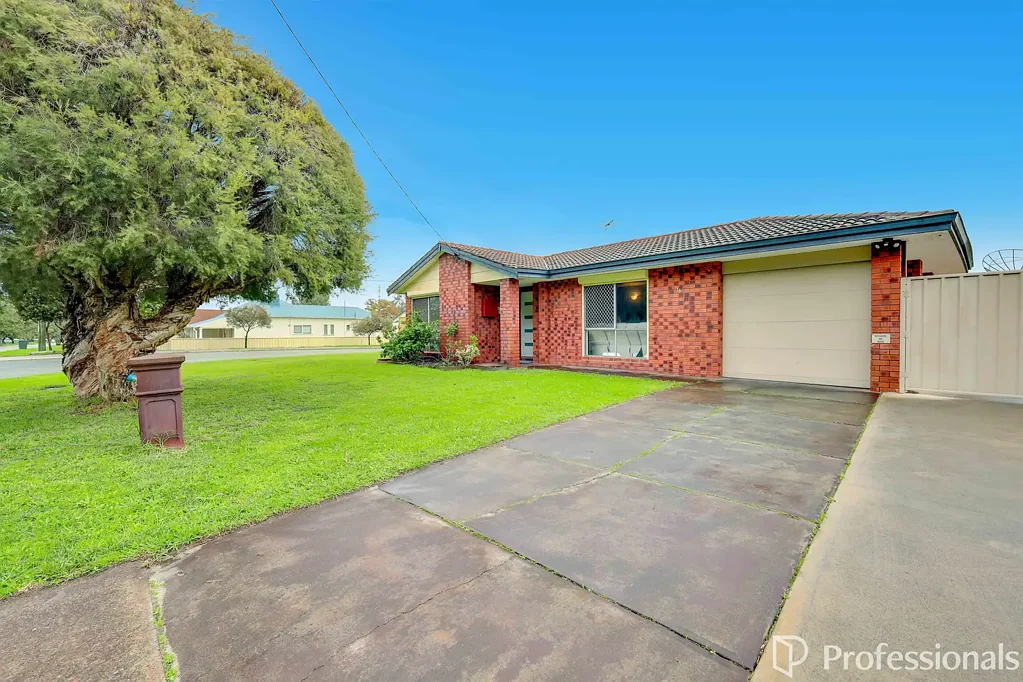 16 Stockman Way, Cannington, WA 6107