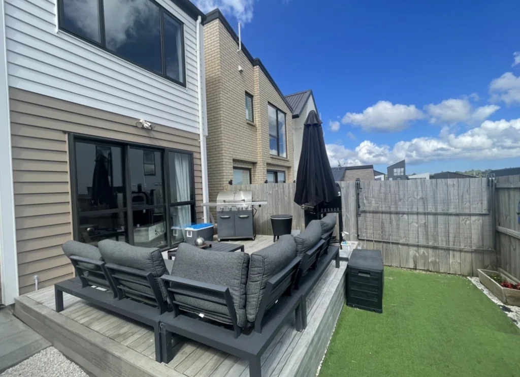 Spacious 4 Bedroom 3 Bathroom House with Deck and Garage in Westgate, Auckland