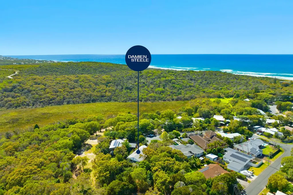 Marcus Beach 3Kwarto Privacy, Charm, Potential: 915m2 in Coveted Pocket