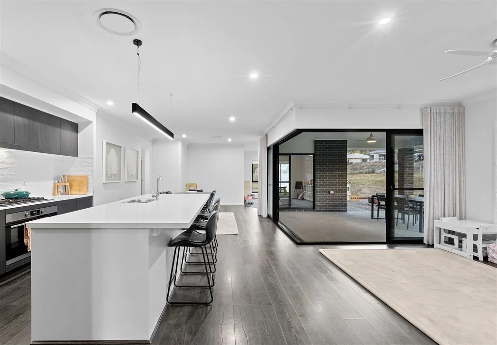 Spring Farm 4房 全新房屋土地套餐 | 位于蓬勃发展的 Spring Farm 的现代生活 Brand New House & Land Package | Modern Living in Thriving Spring Farm