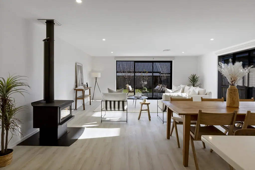 Jacks Point 4房  Spacious Home and Income – Vacant and Ready
