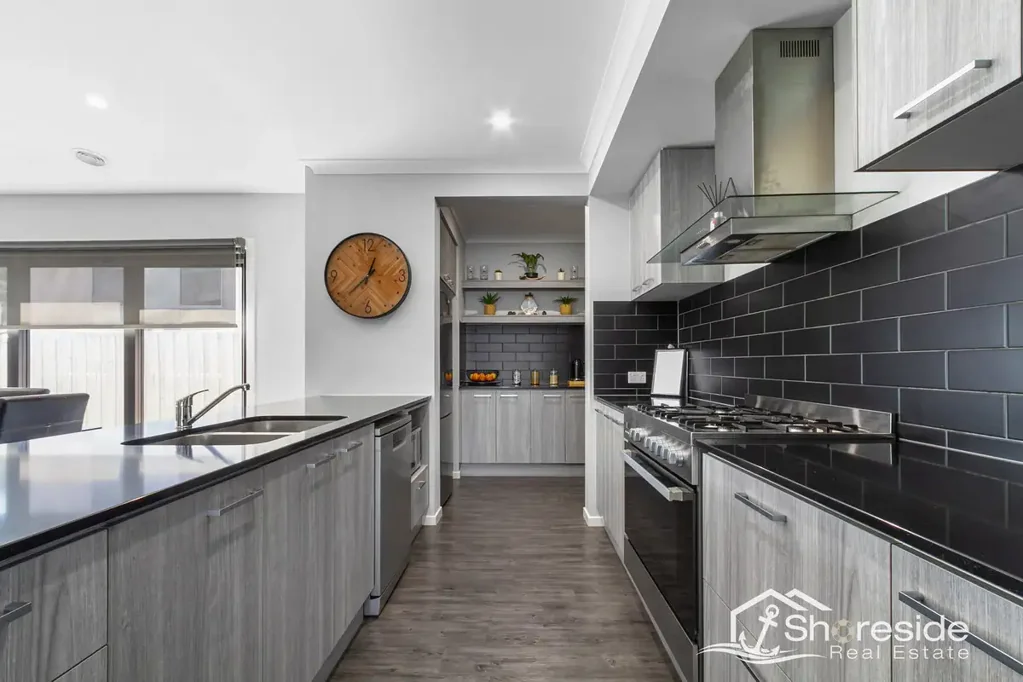 Lake Tyers Beach 4房  Near-New Coastal Home with Space, Style & Comfort