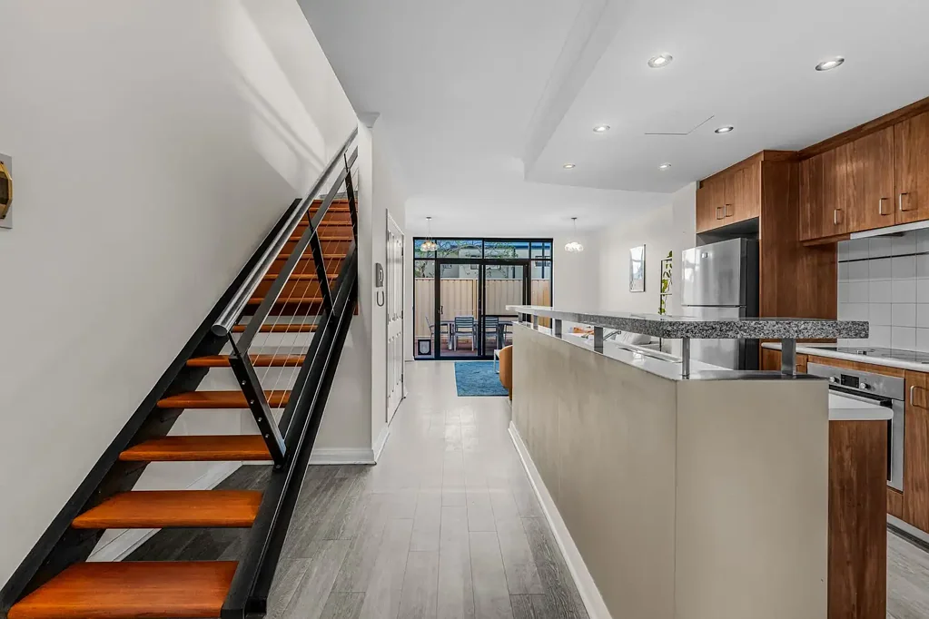 North Perth 2ਬੈੱਡਰੂਮ Stylish Two Level Living with a Generous Outdoor Entertaining Area