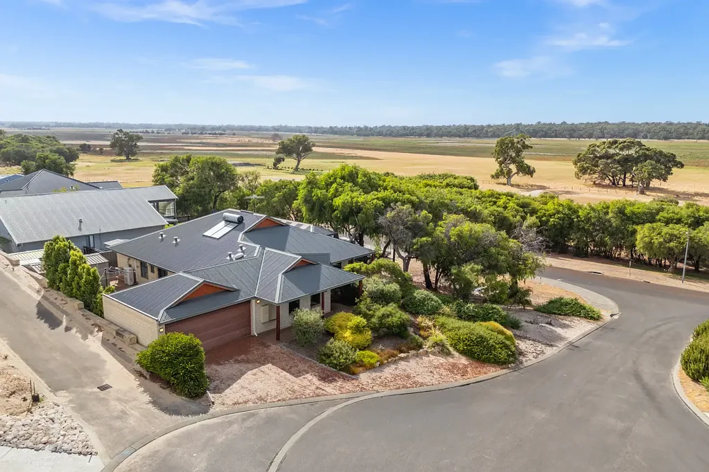 2 Koomal Close, Peppermint Grove Beach, WA 6271
