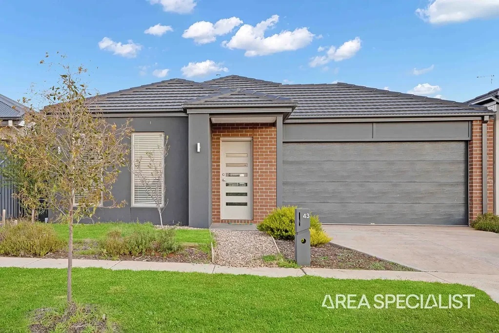 Beautiful Family Home Opposite Primary School in Weir Views