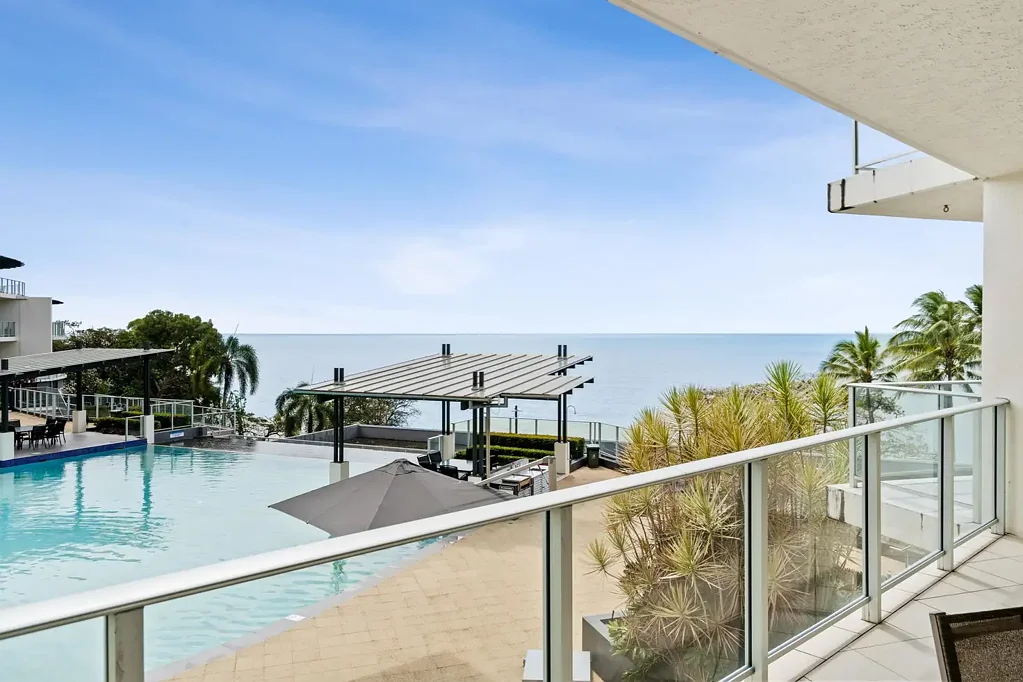 Trinity Beach 2Kwarto Elevated coastal luxury with captivating Coral Sea views