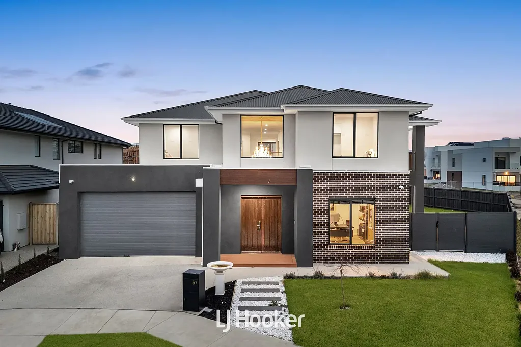 Berwick 5房 卓越湖畔住宅，带双主卧套房 An Exceptional Lakeside Residence with Dual Master Suites