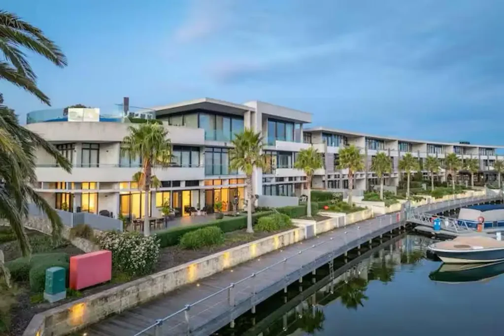 Harbourside Terrace- Ground Floor Large apartment- furnished or unfurnished option