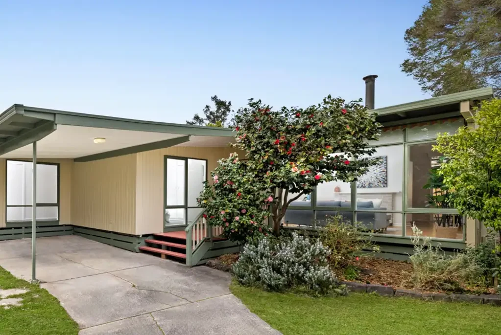 Heathmont 4 Bedroom Spacious Four-Bedroom Living with Multiple Living Zones