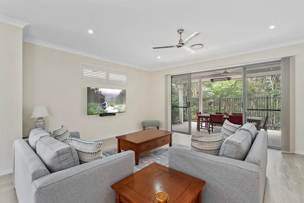 Arundel 2房  Natural Bushland Retreat – Premium Comfort & Modern Inclusions