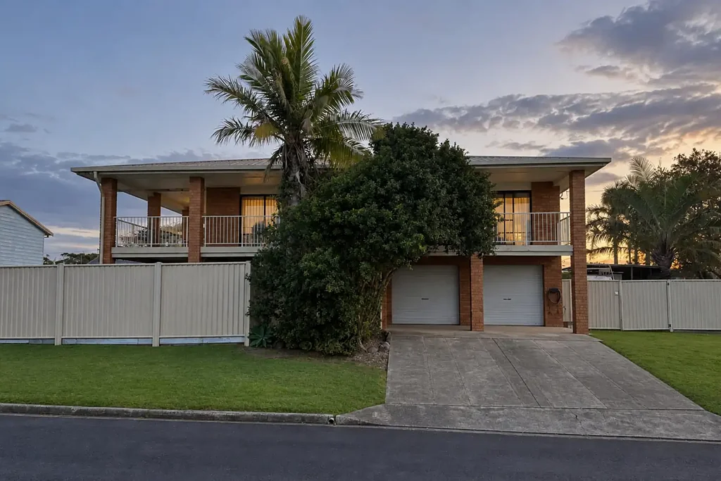 Corindi Beach 5房  Spacious Coastal Home With Dual Living Potential