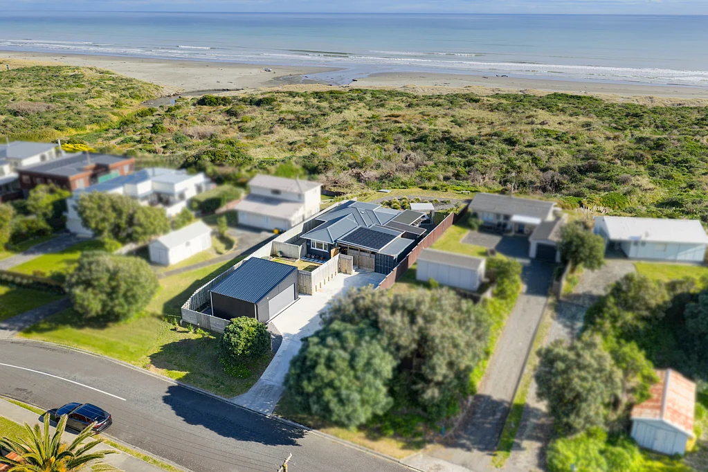 Waitarere Beach 3ਬੈੱਡਰੂਮ Beachfront at Waitarere