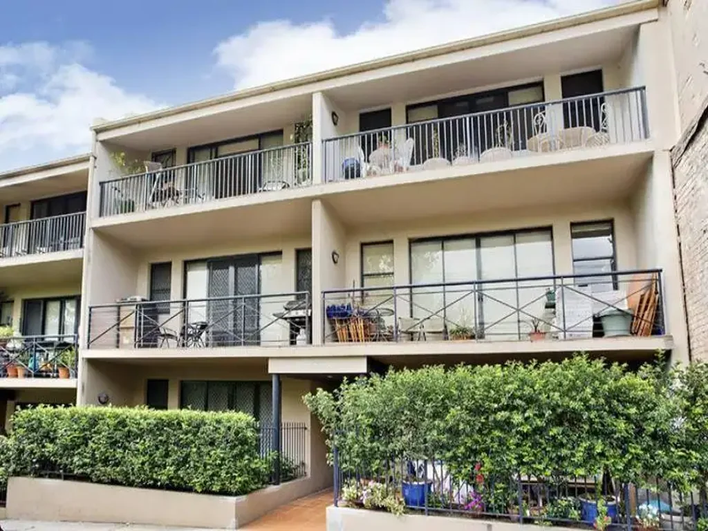 FANTASTIC MODERN TWO BEDROOM APARTMENT...