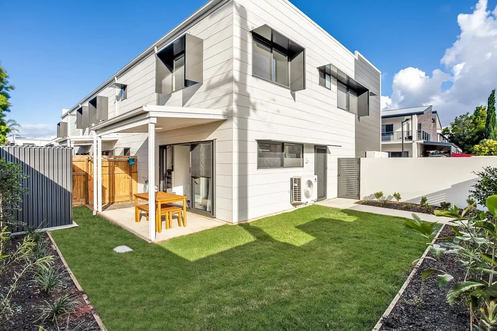 Kallangur 3Moenga Stylish, Low-Maintenance Living in a Prime Kallangur Location!