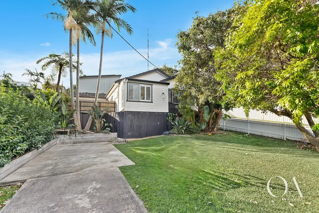Spacious 4 Bedroom Coastal Home in the Heart of Bulli