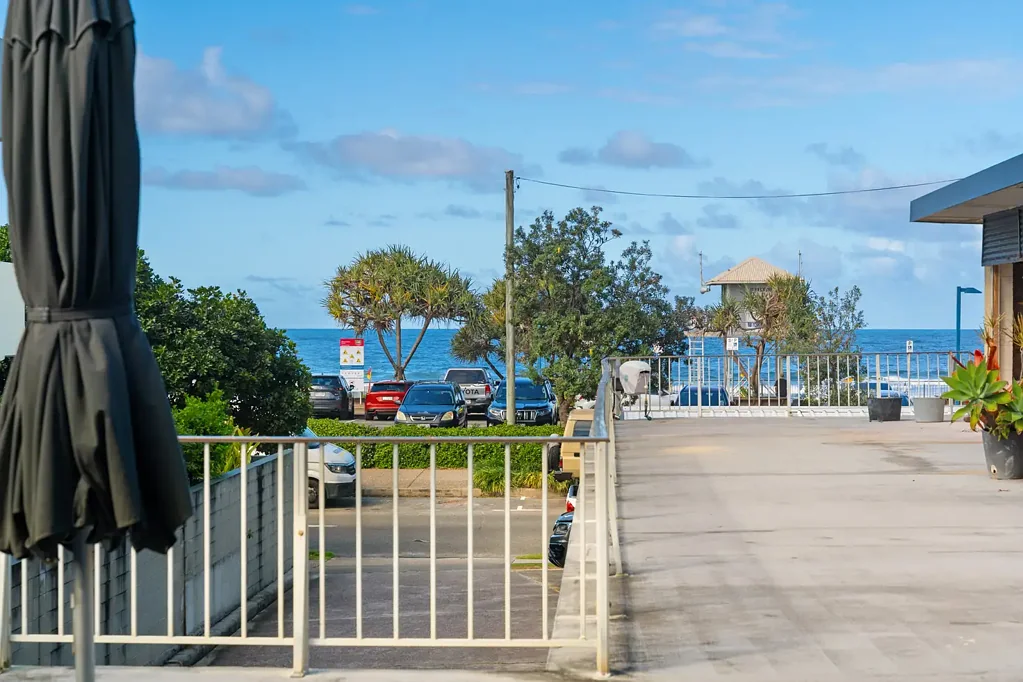Maroochydore 1房  Your Chance to Own Beachfront in Cotton Tree