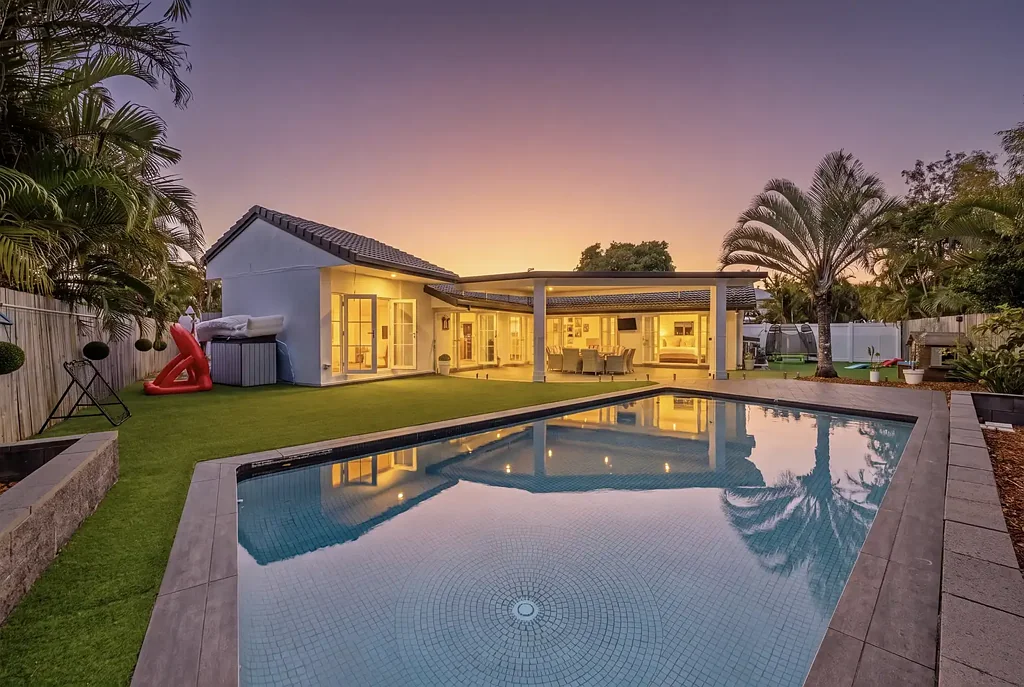 Helensvale 4房  Private North-Facing Family Haven on 1,069m2