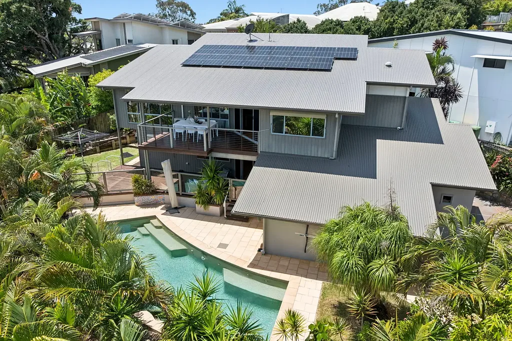 Coolum Beach 4Habitaciones Elevated family haven with pool, dual living and hinterland views