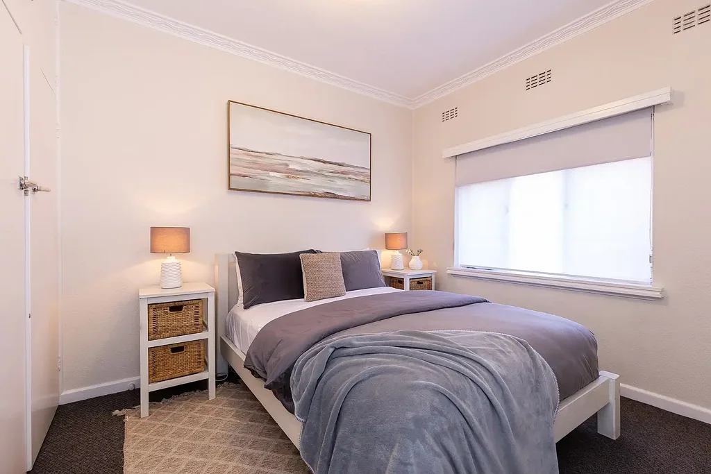 FURNISHED & CENTRAL