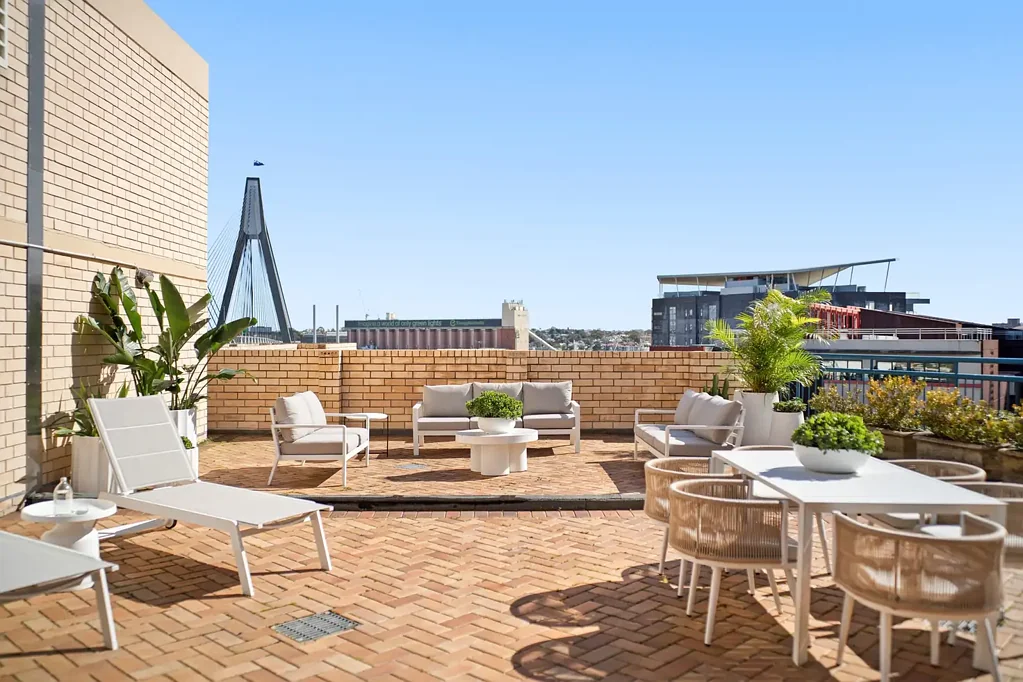 Pyrmont 3房 壮观的家庭式公寓，附带121平方米娱乐露台 Spectacular Family-Sized Apartment with 121sqm Entertainer's Terrace