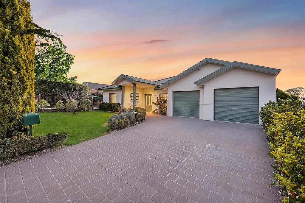 Amaroo 5Zimmer Grand Proportions, Renovated Style, Effortless Single Level Living