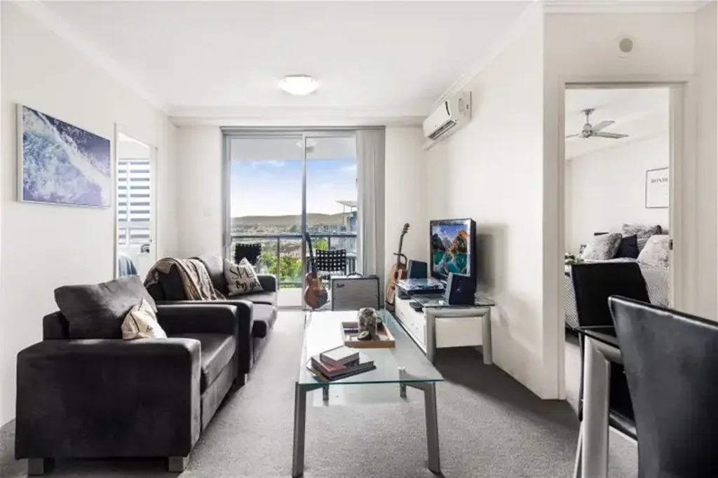 Spacious Fully Furnished 2-Bedroom Apartment - Varsity Apartments on Main