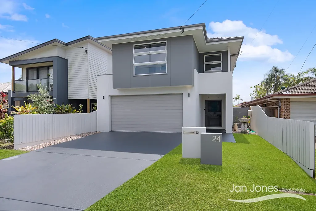 Margate 4ਬੈੱਡਰੂਮ Immaculate Executive Living – Plenty of Space, Walk to Water