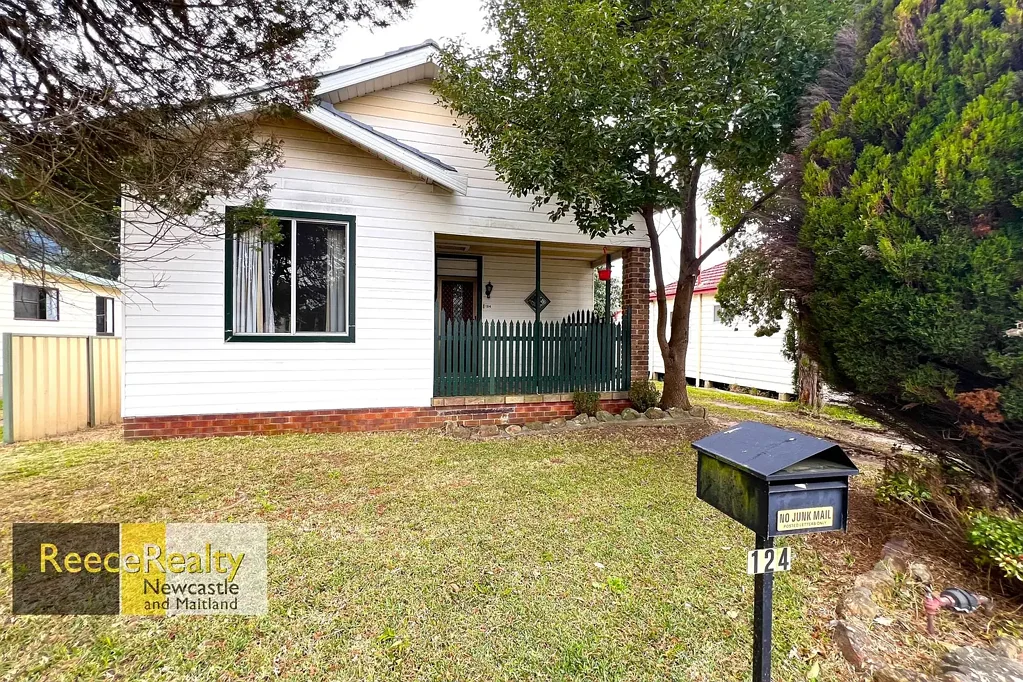 4 Bedroom home in Prime Location!