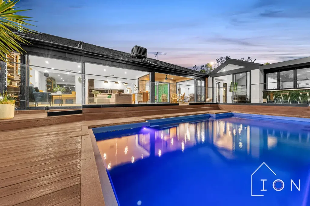 Lynbrook 4房  Luxury Living with a Stunning Poolside Oasis