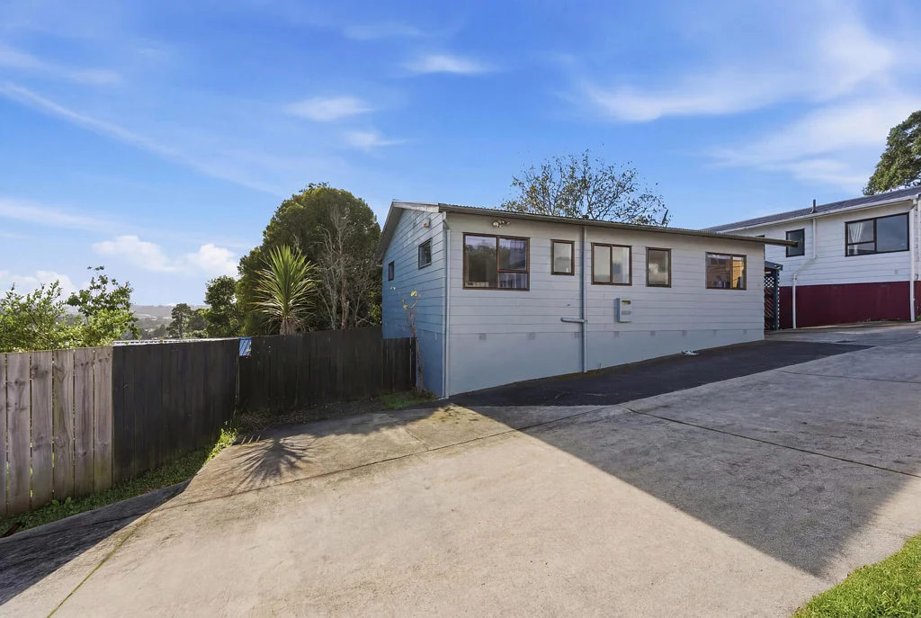 Glen Eden 3Moenga Modern Glen Eden Starter in Green Bay High Zone!