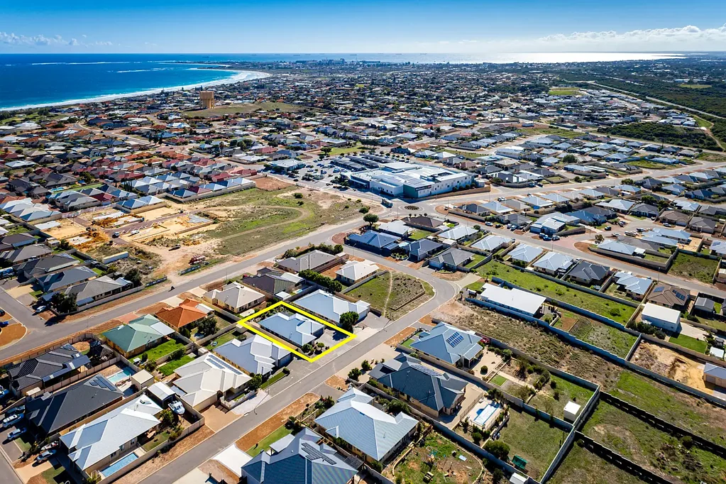 7 Shamrock Street, Wandina, WA 6530