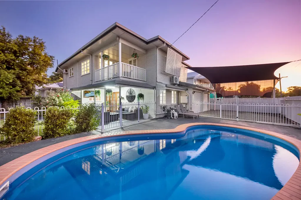 Currajong 5房  Character + convenience = a Queenslander worth falling for
