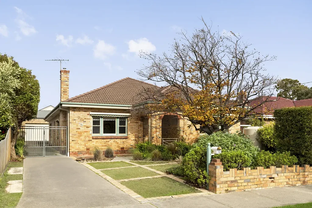 Reservoir 4Moenga EOI Ending Fri 31 Jul 5pm | Grand Family Living on 721m² in the Prestigious Oakhill Estate