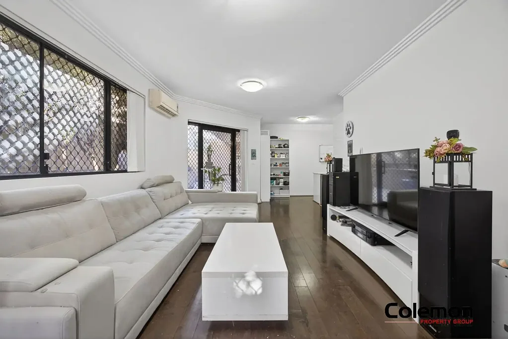 Homebush West 2कमरा Modern Ground Floor Apartment with Large Courtyard