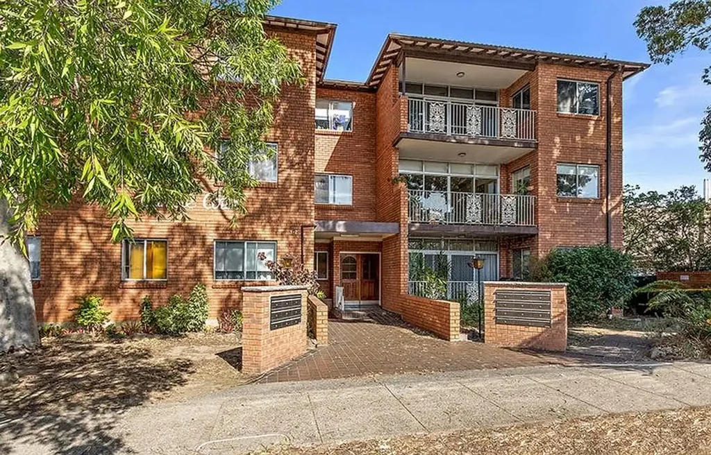 IMMACULATE LARGE GROUND FLOOR APARTMENT