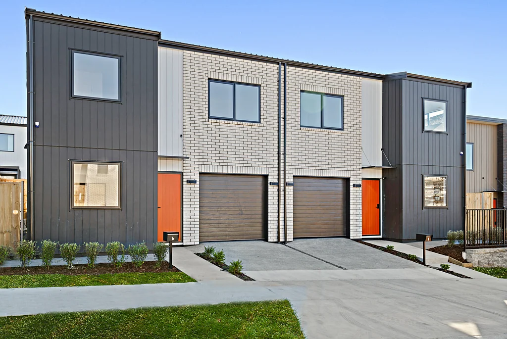 Flat Bush 3Kwarto Contemporary 3-Bedroom Duplex