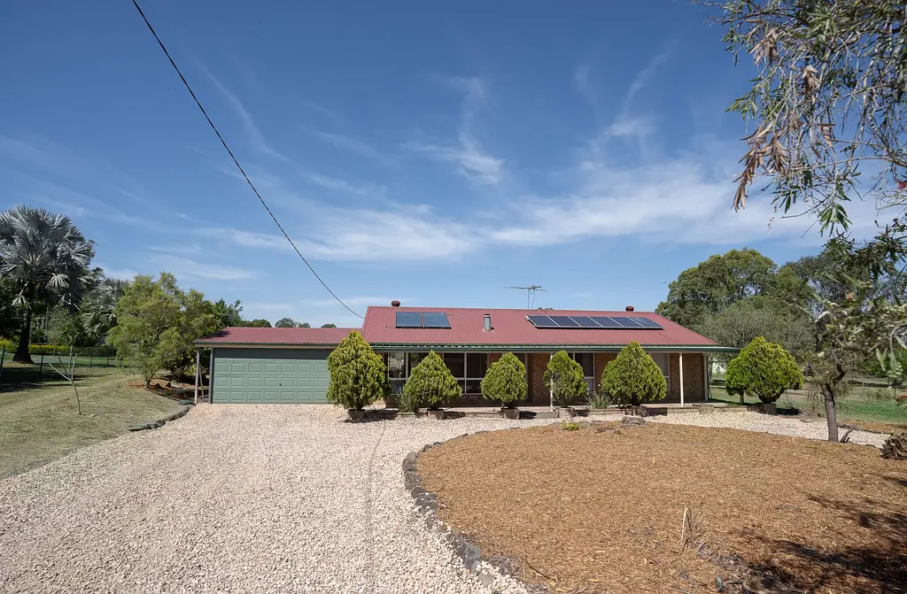 1 1/4 Acres FOR RENT NOW! Sheds, 3 Bedroom home.