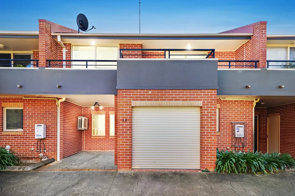 Emu Plains 3部屋 Stylish Emu Plains Townhouse with Spacious Interiors & Outdoor Living!