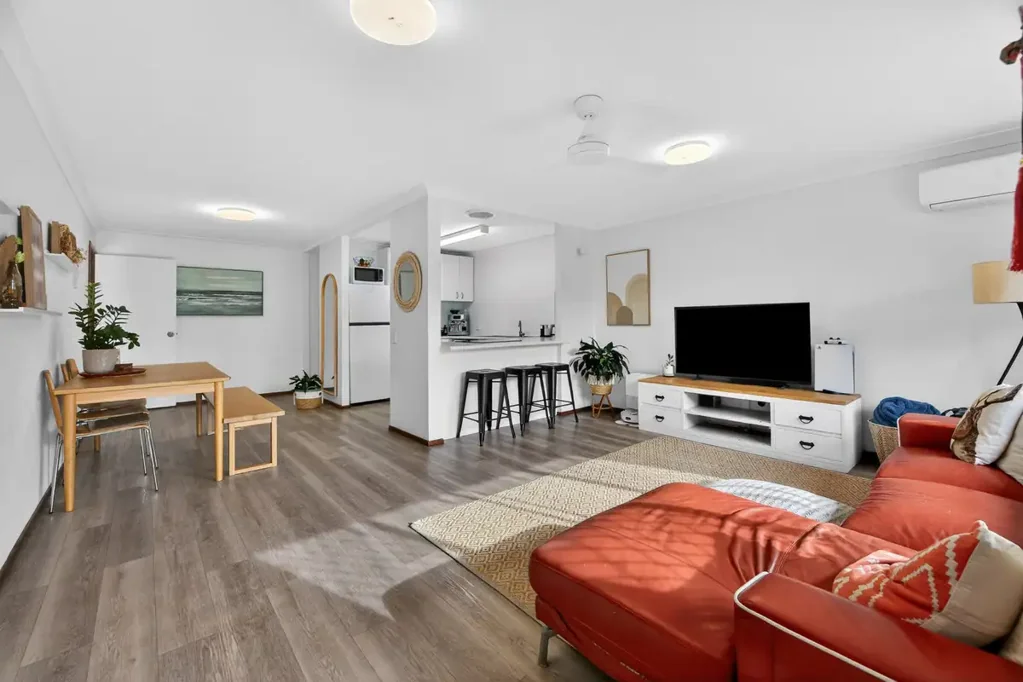 Burleigh Waters 3غرفة نوم Generous Duplex in a Prime Position – Move In Ready or Add Your Own Touch