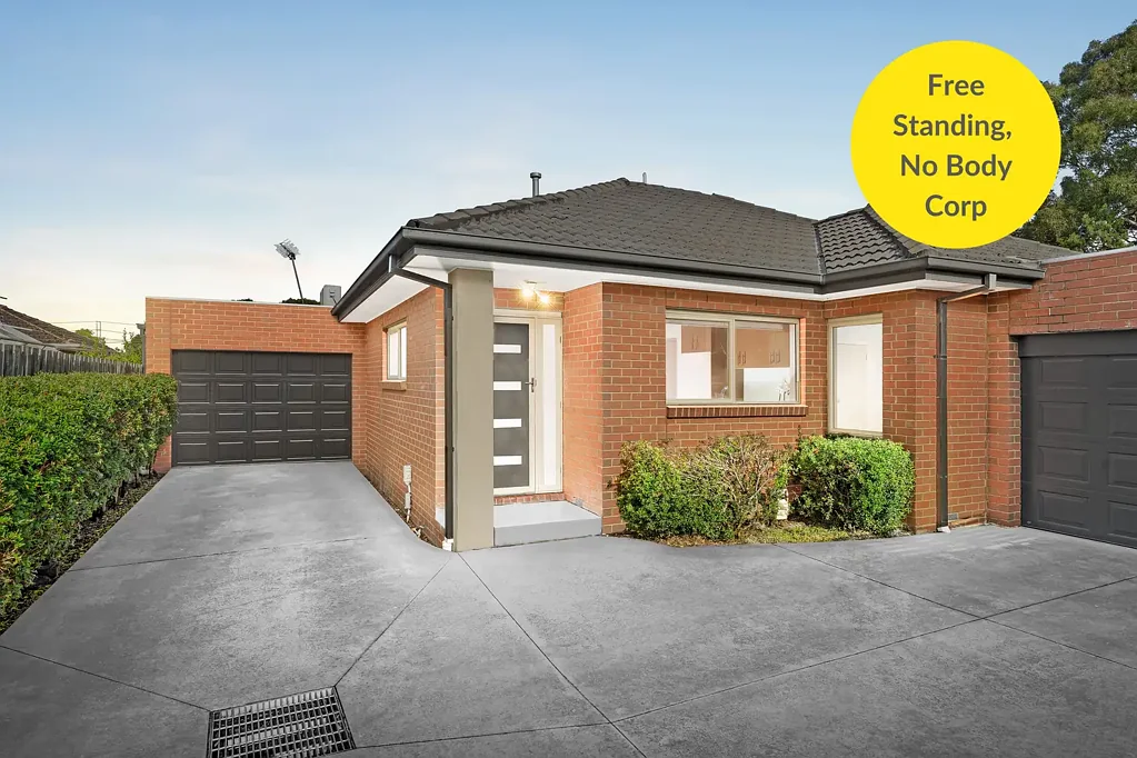 Clayton South 3Zimmer Stylish Single-Level Living in a Quiet Court Setting