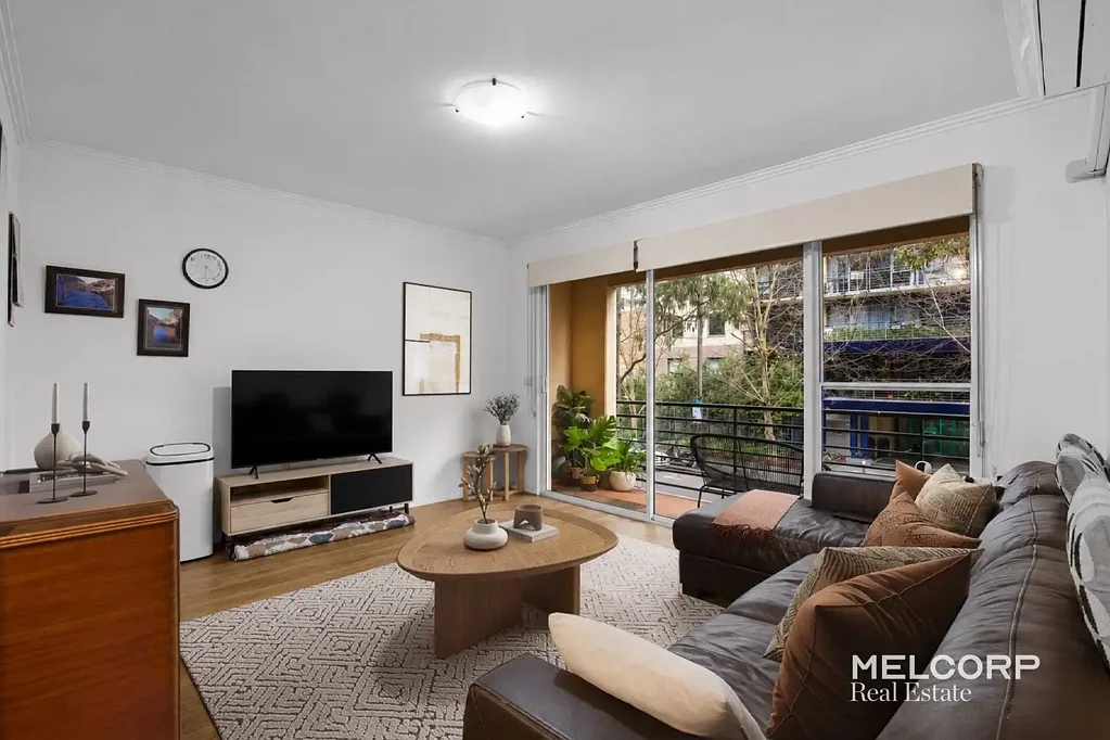 West Melbourne 2房 位于CBD边缘的隐秘绿洲 A Hidden Oasis on the Edge of the CBD