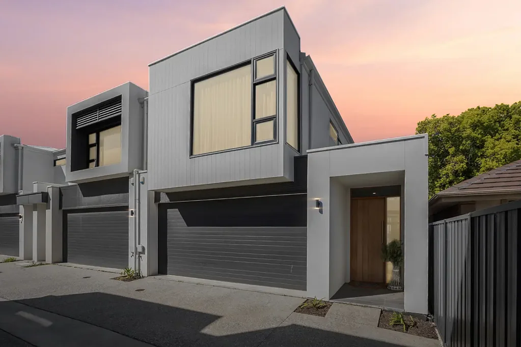 Glenelg East 3બેડરૂમ Contemporary Style Meets Secure, Effortless Living