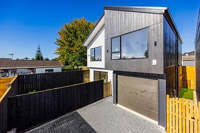 Papatoetoe 4房  Brand New Family Home with Downstairs Bed & Bath