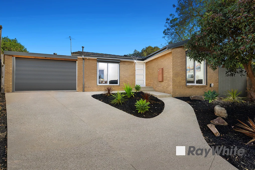 4 Earls Court, Endeavour Hills, VIC 3802