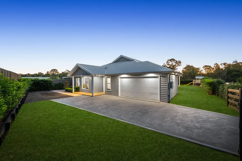 16 Tyrrell Place, The Oaks, NSW 2570