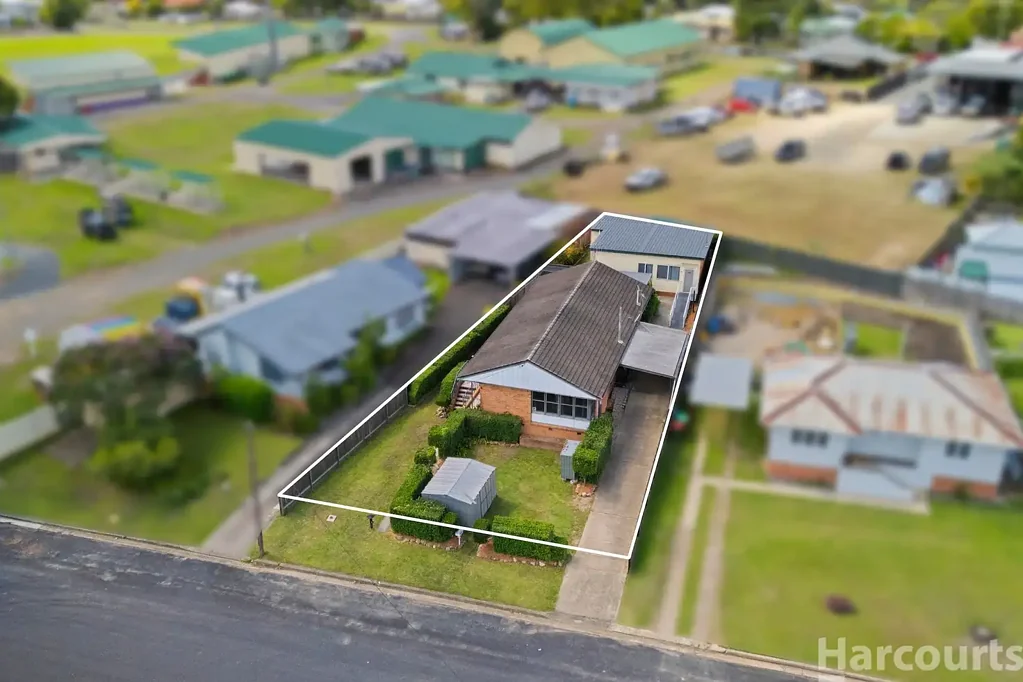 Wauchope 6chambre Your Ideal Investment Awaits - Dual Income Opportunity!