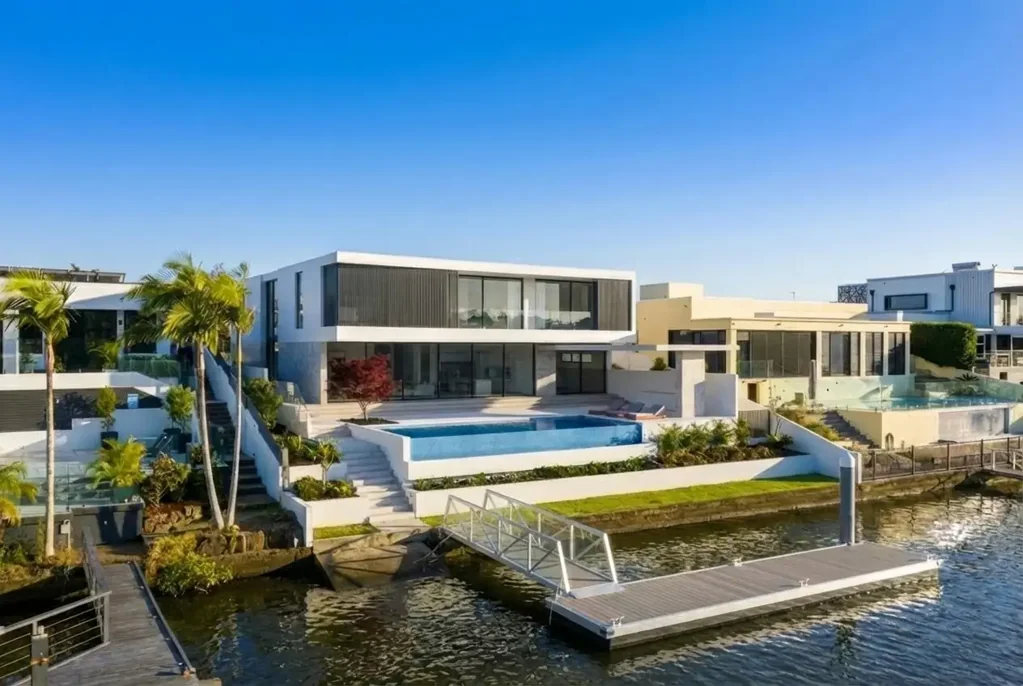 Benowa Under Contract by Selina Feng